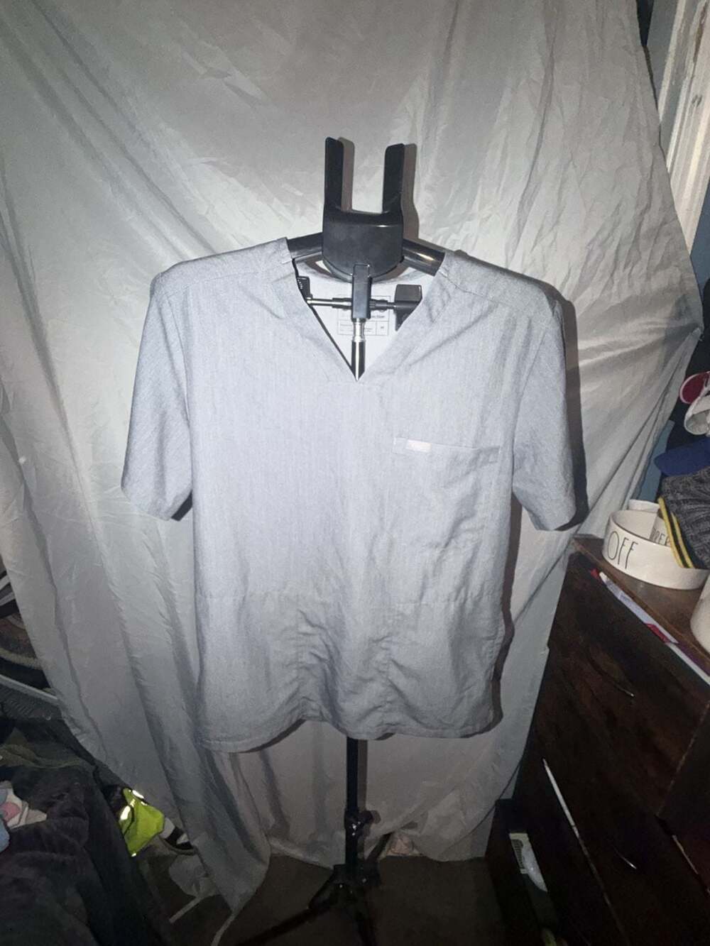 FIGS Top Size M Heather Gray V-Neck Pockets